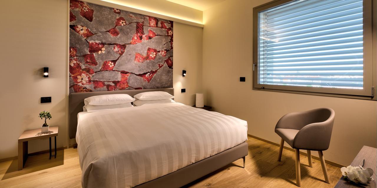 Hotel The Cube Fidenza Ngoại thất bức ảnh