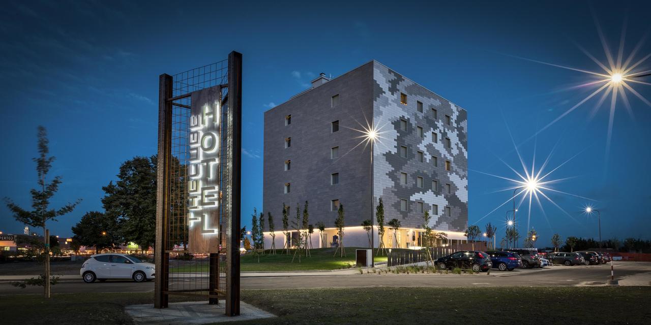 Hotel The Cube Fidenza Ngoại thất bức ảnh