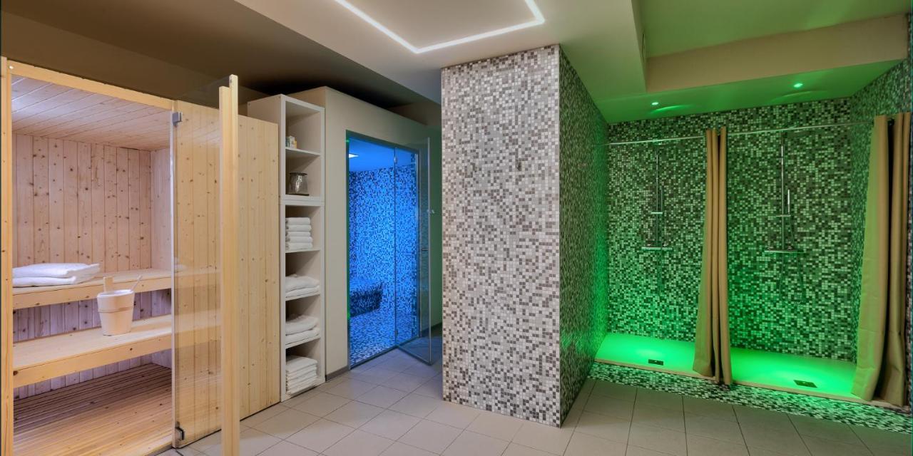 Hotel The Cube Fidenza Ngoại thất bức ảnh