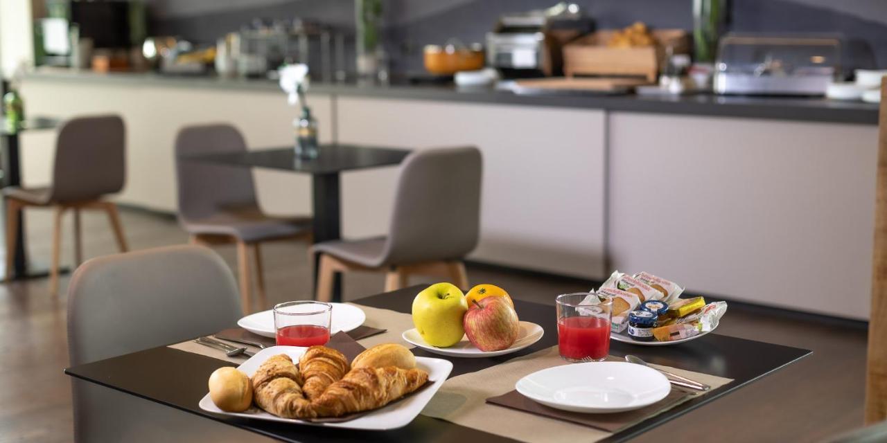 Hotel The Cube Fidenza Ngoại thất bức ảnh