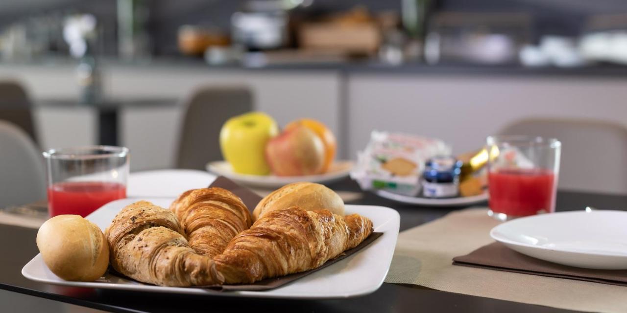 Hotel The Cube Fidenza Ngoại thất bức ảnh