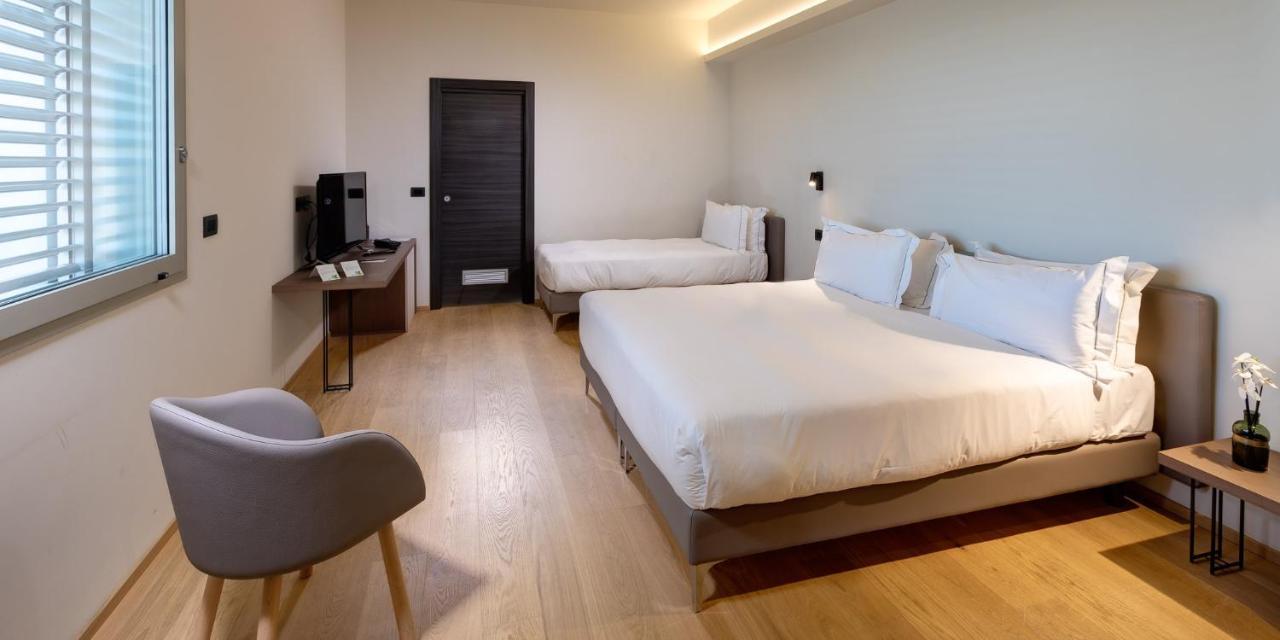 Hotel The Cube Fidenza Ngoại thất bức ảnh